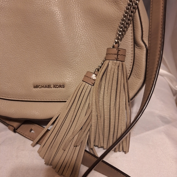 Michael Kors Elsey gray leather saddle bag crossbody with Tassels 10x8 euc - Picture 10 of 13
